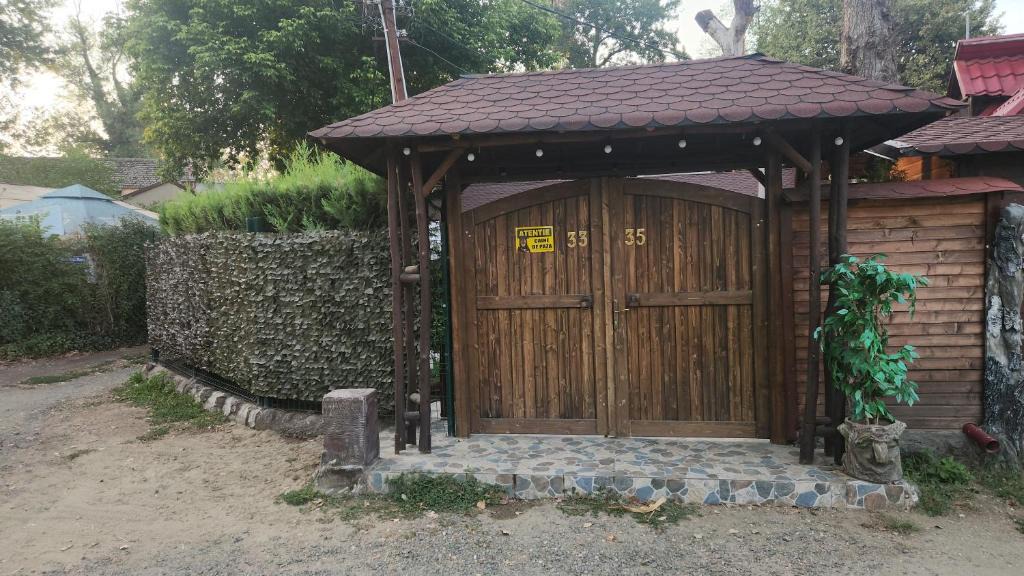 Arad House | Refugiul Rustic