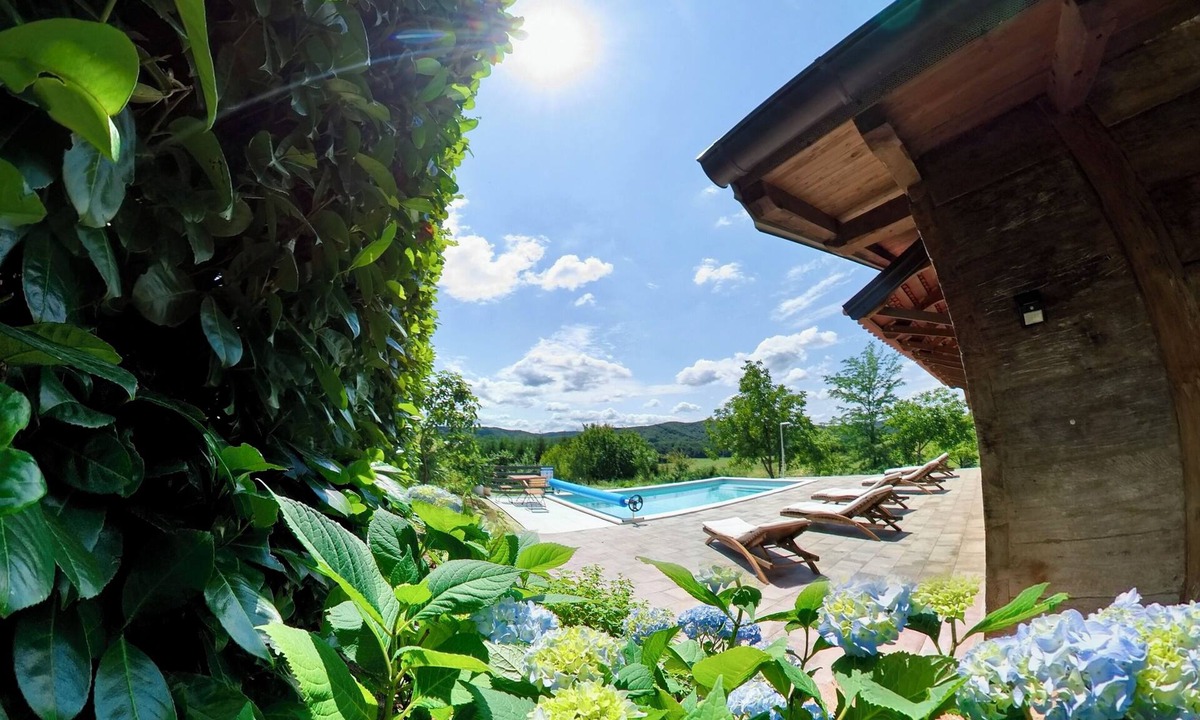 Cazma House | Relaxing countryside escape with pool, sauna and homemade delights