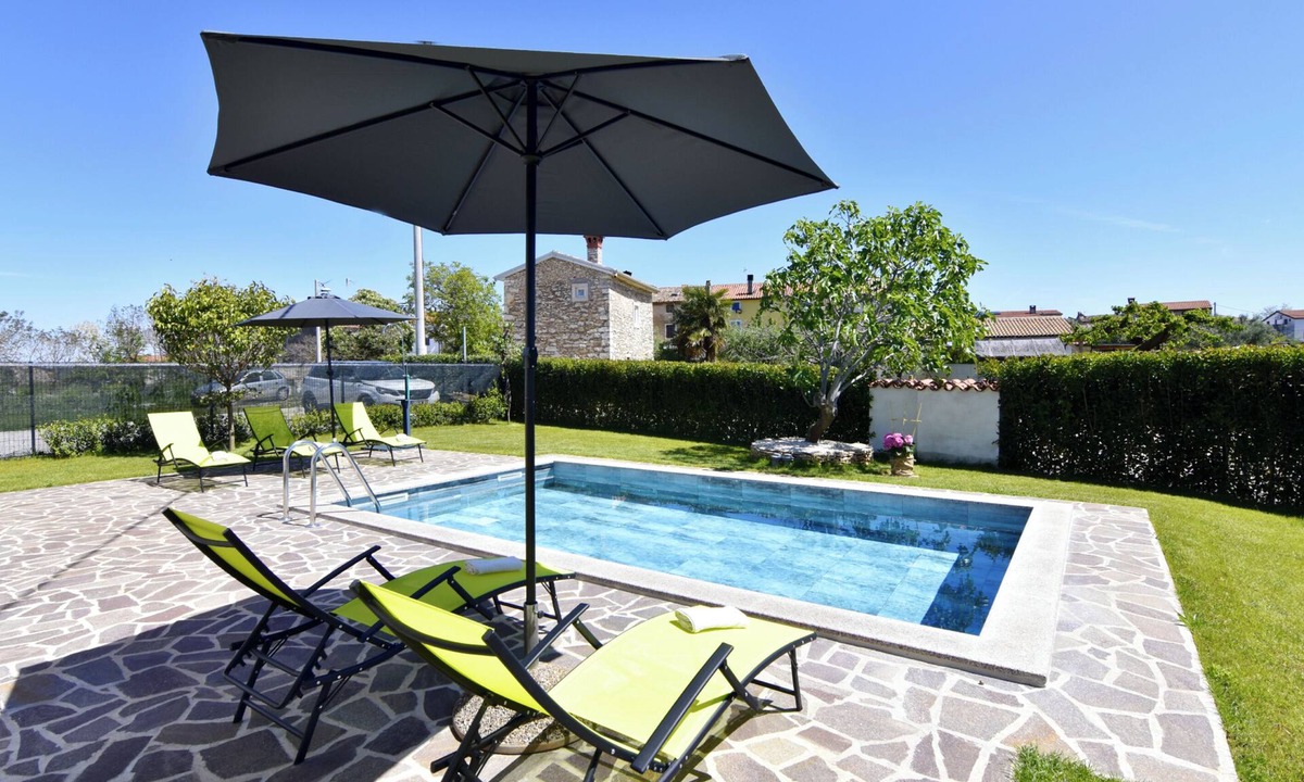 Cepljani Apartment | Relaxing holiday home with shared pool