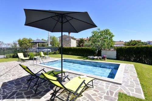 Cepljani Apartment | Relaxing holiday home with shared pool
