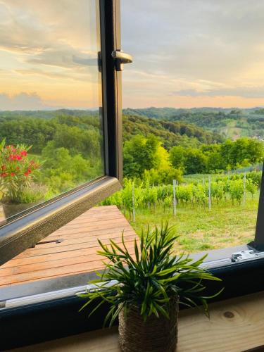 Bedekovcina Ski Chalet | Relaxing Tiny House with a beautiful view over the hills in Zagorje