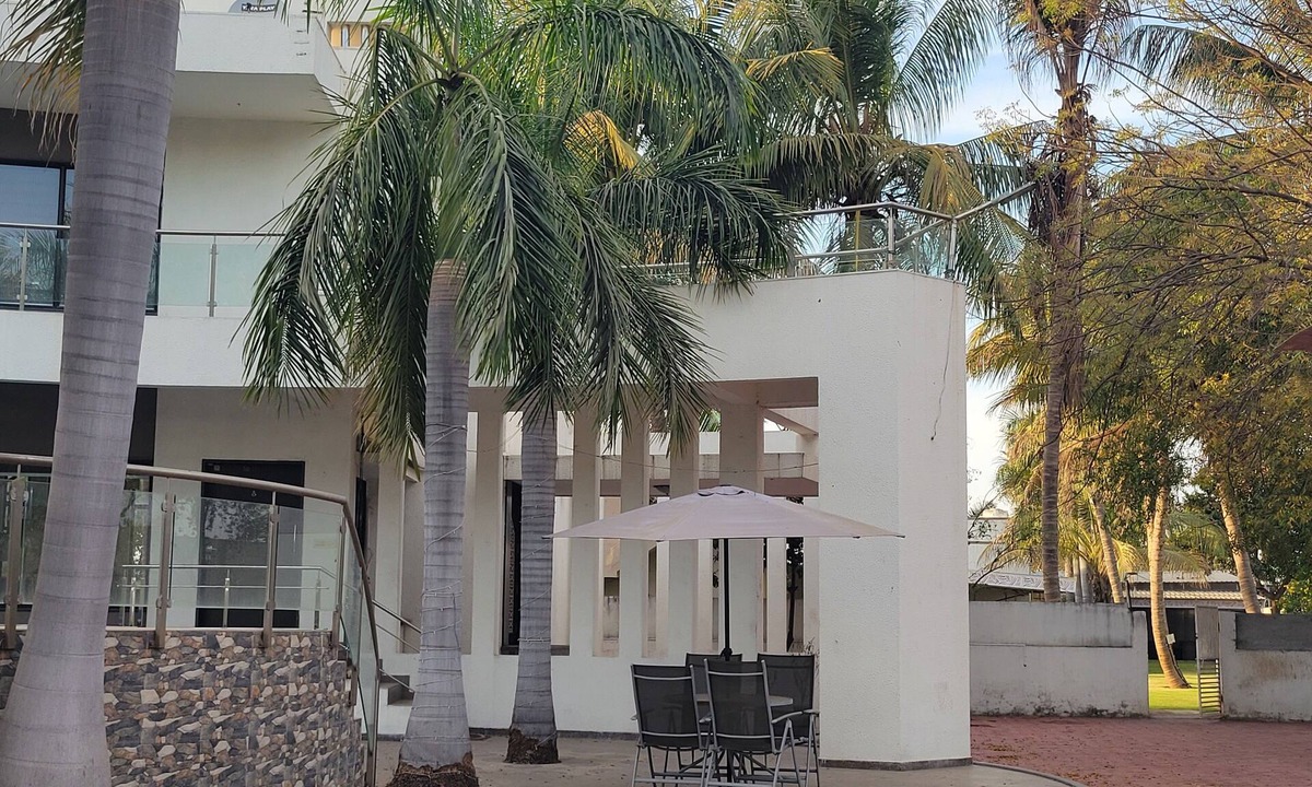 Nadiad Villa | Resort villa with 8 bedrooms, 9.5 bathrooms, swimming pool, Gazebo, Barbeque