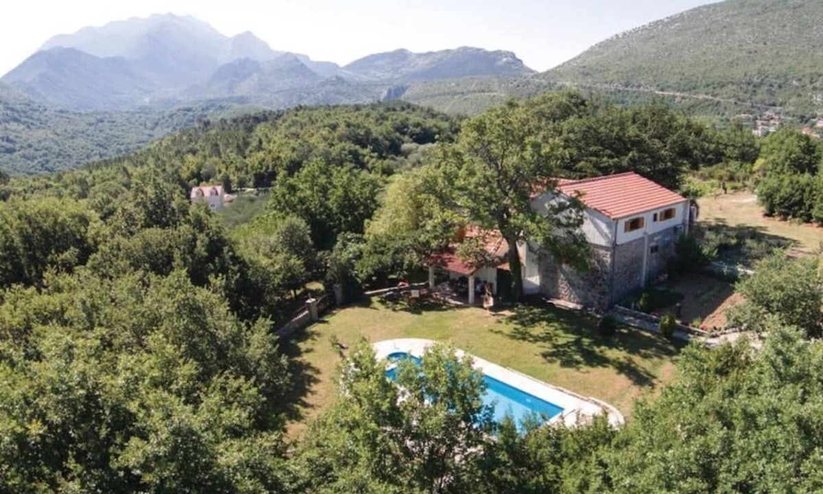Slime Villa | Rest for mind, body & soul - 3 bedroom Vila in Nature, big Garden, Outdoor Pool
