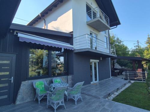 Duga Resa House | River Elephant