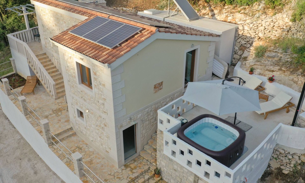 Pucisca House | Robinson house with hot tub by the sea Cove Prapratna - Prapatna, Brač (K-17608)