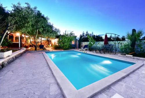 Banj Villa | Robinson House with Pool & Seaview