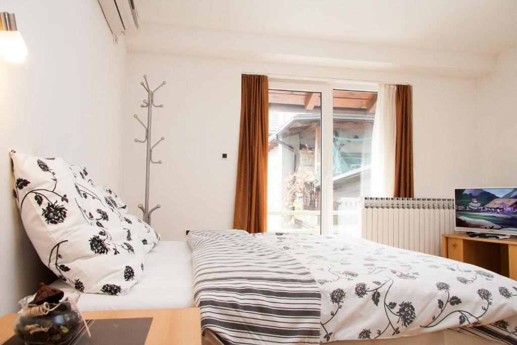 Velika Gorica House | Rooms Garden Zagreb Airport