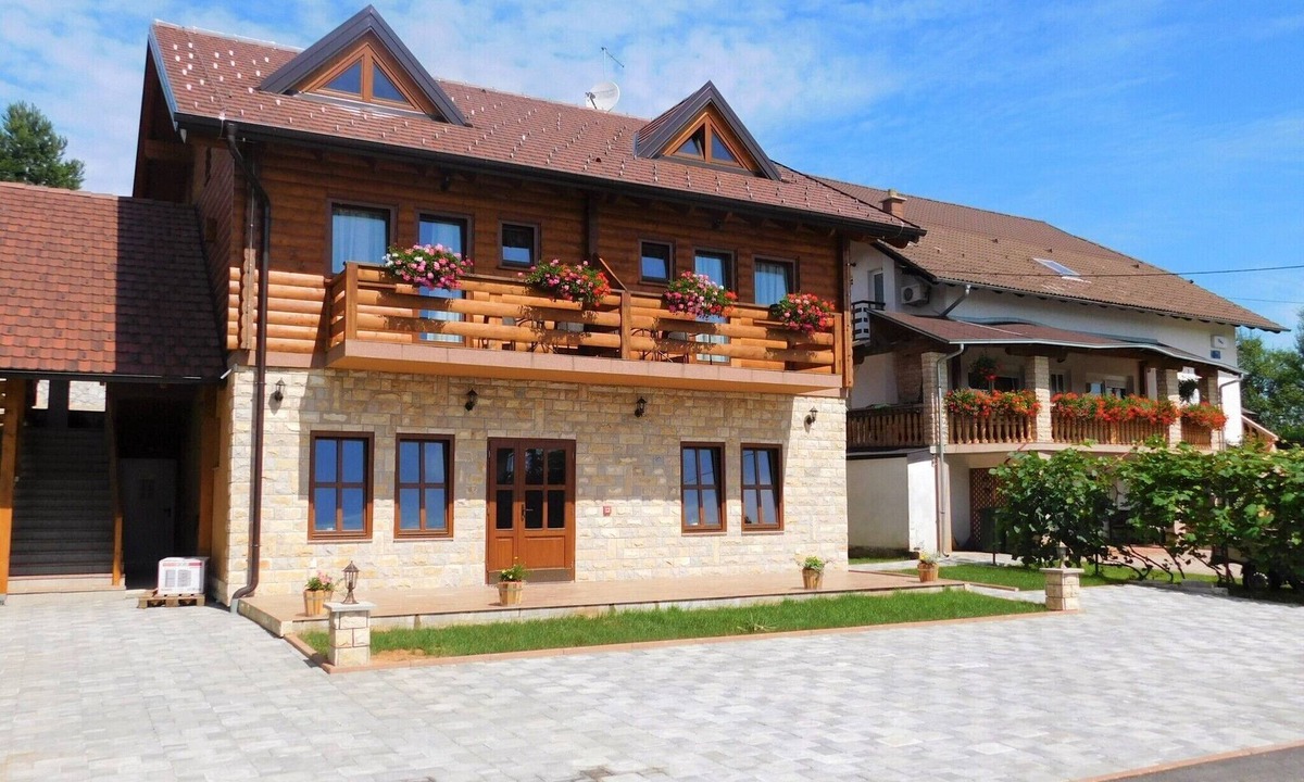 Grabovac Apartment | Rooms Ilija, (15144), Rakovica, hr