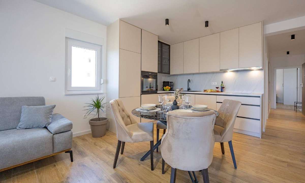 Batinici Apartment | Rosmarin holiday flat with balcony and lift