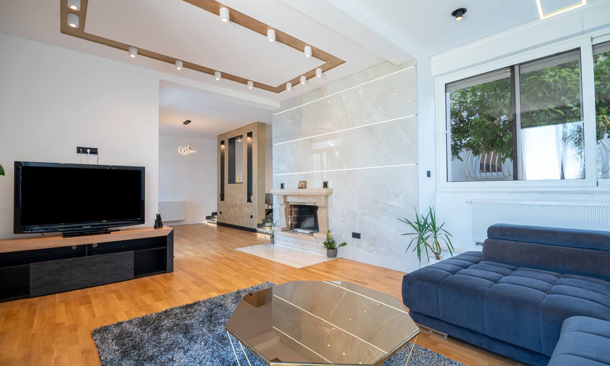Znjan Apartment | Royal Lux Residence - with Spa and Sea View