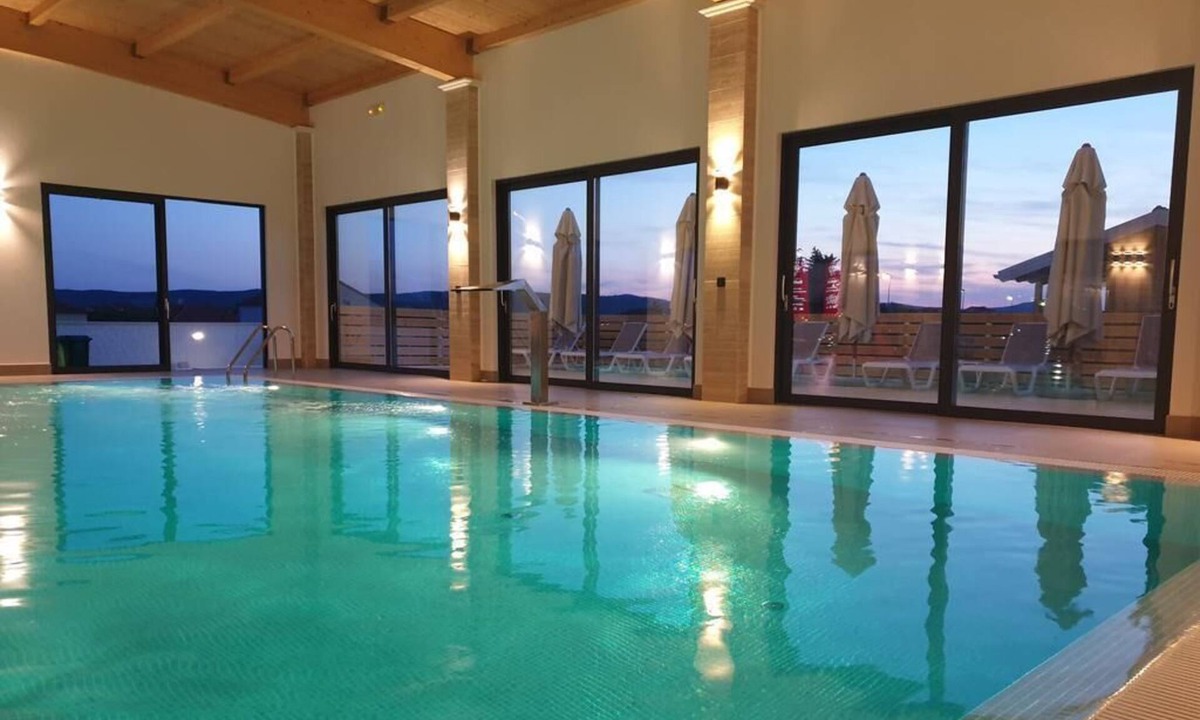 Sveti Filip i Jakov Apartment | Rubinić A6, 200m to the beach, indoor heated pool, 4 people, free WiFi, parking