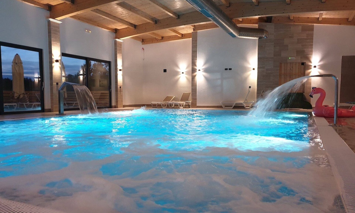 Sveti Filip i Jakov Apartment | Rubinić A9, 200m to the beach, indoor heated pool, 4 people, free WiFi, parking