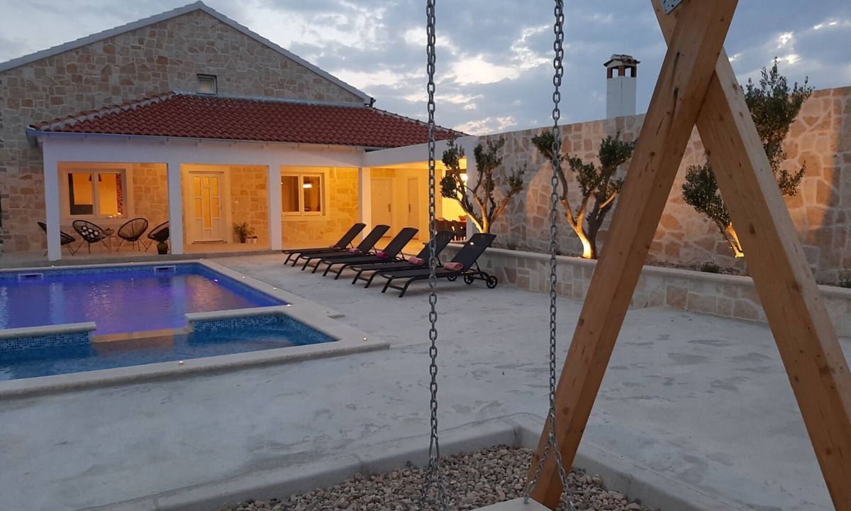 Murvica House | Rural Villa with a Pool near Zadar