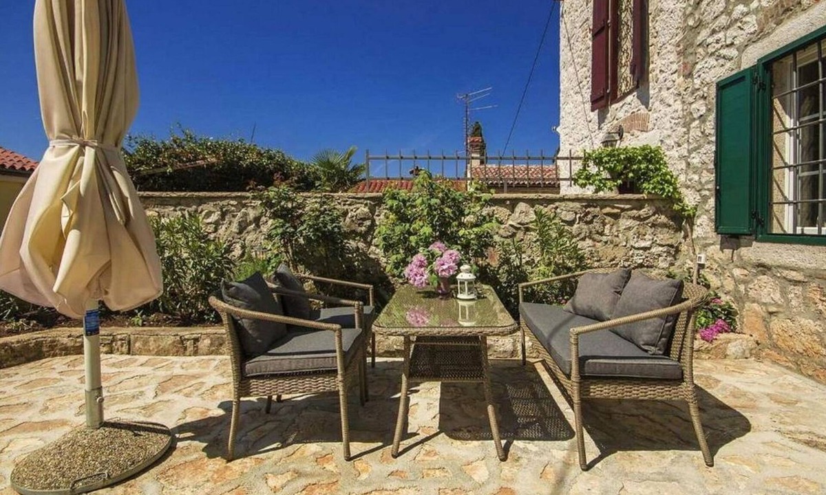 Vrsar House | Rustic and modern stone house only 300 metres to the beach with sea view, barbecue, terrace