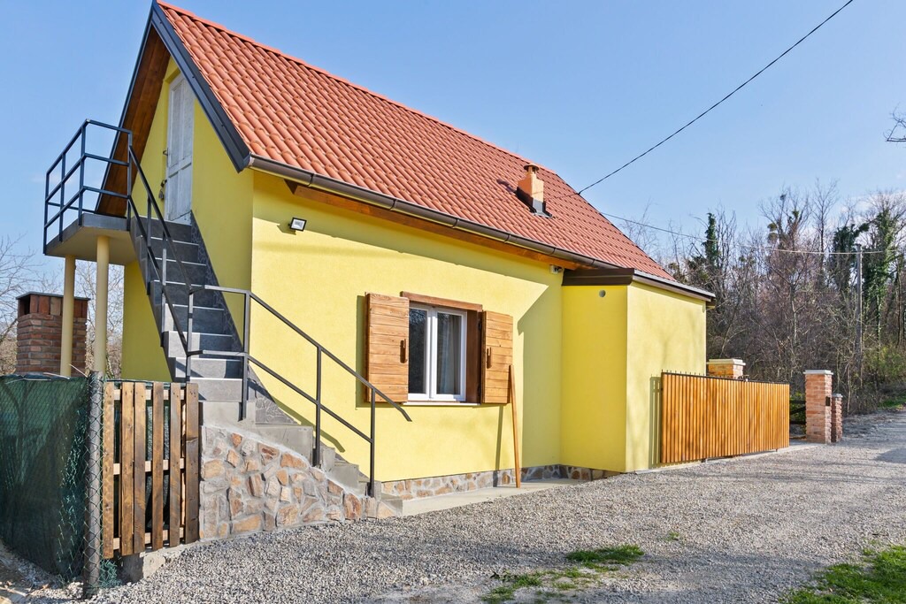 Donja Stubica House | Rustic Holiday Home in Donja Stubica with Terrace