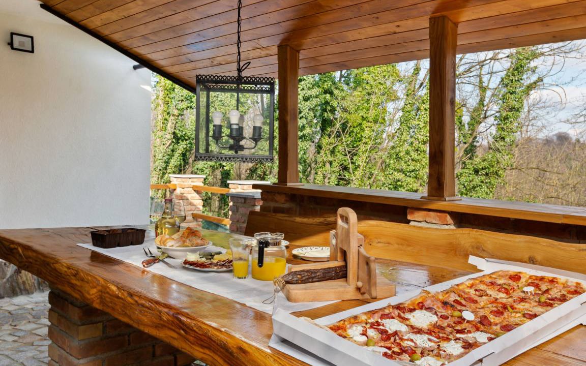 Donja Stubica House | Rustic Holiday Home in Donja Stubica with Terrace