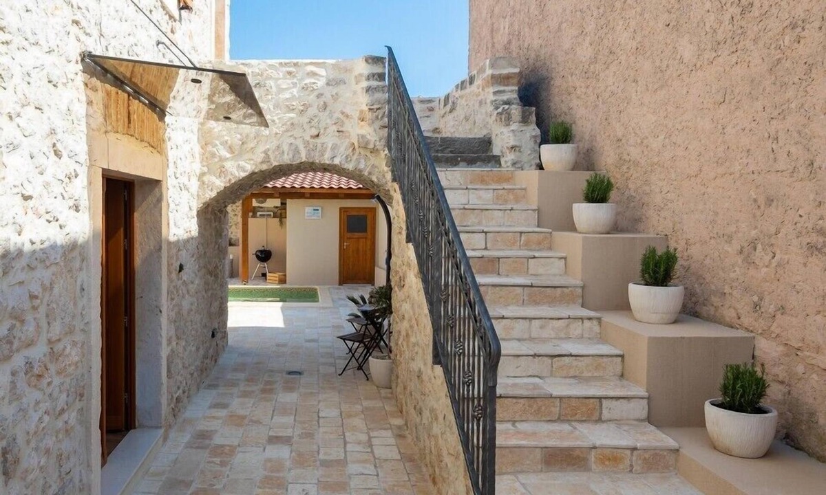 Sveti Filip i Jakov Villa | Rustic Villa Kameni dvori, heated pool, BBQ, family-friendly