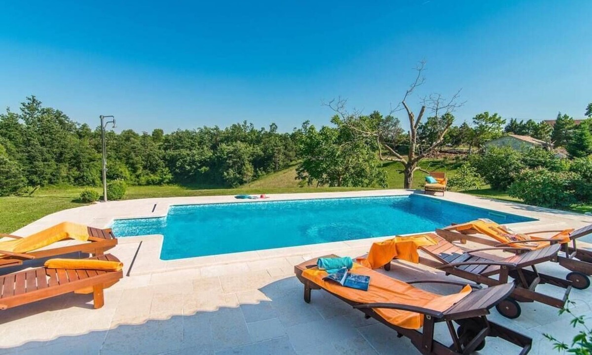 Krculi Villa | Rustic Villa Benina Rossa 1 with huge garden