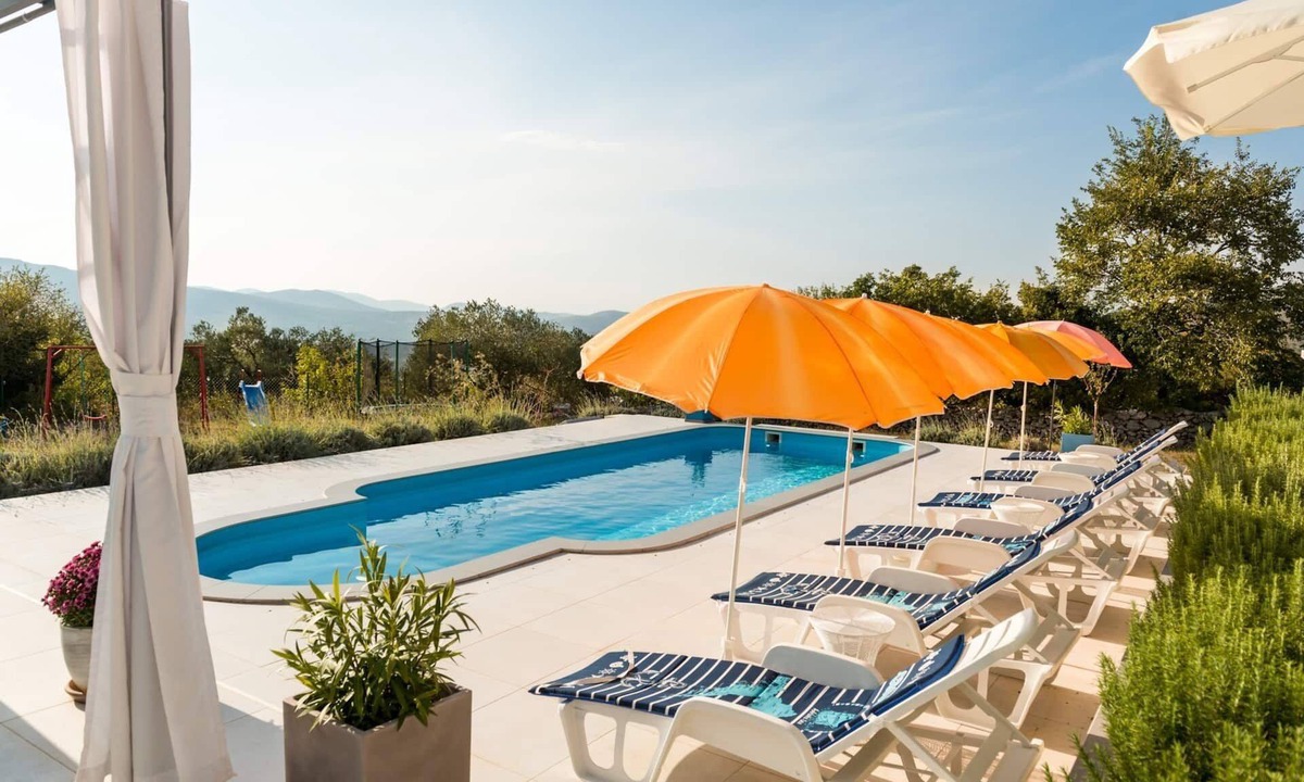 Lecevica Villa | Rustic Villa Florice with a pool, quite area, family