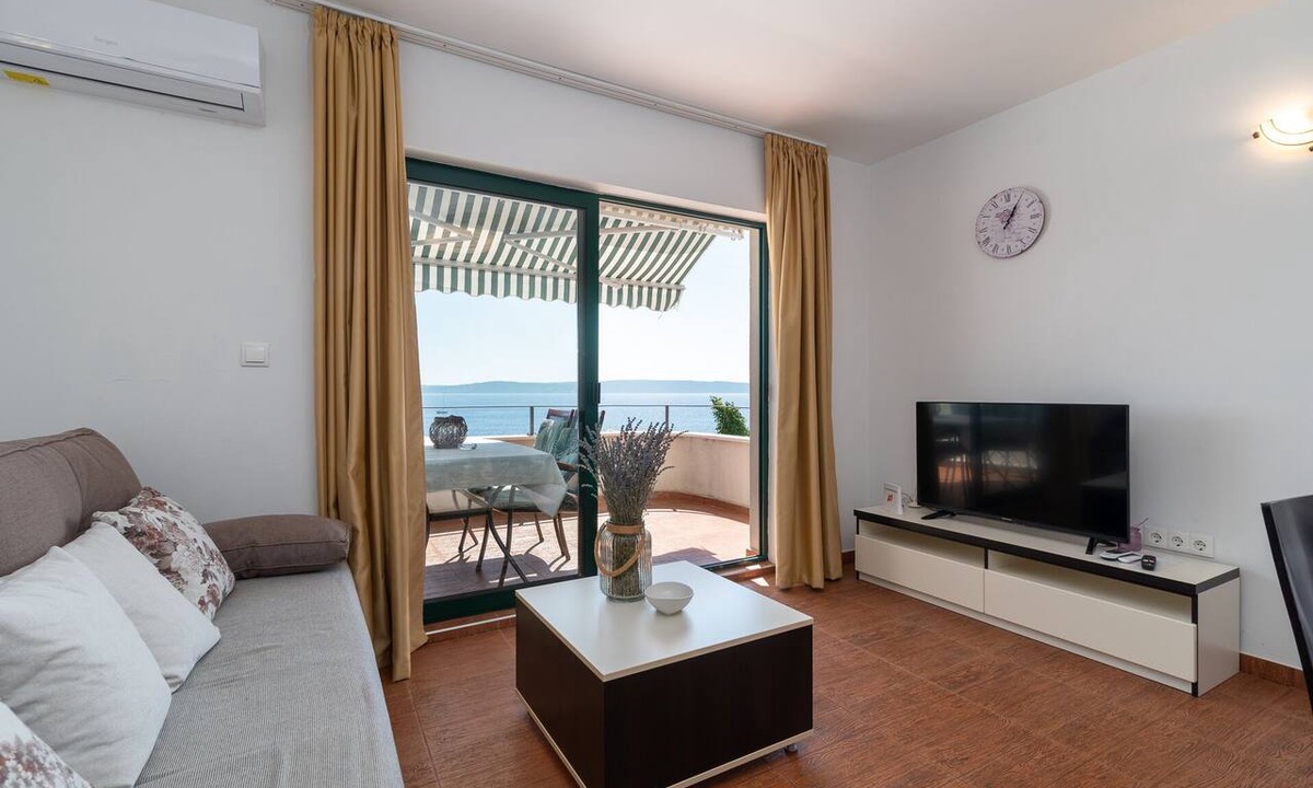 Okrug Gornji Apartment | SABLIC 3 apartment with sea view, 30m from a beach in OKRUG GORNJI