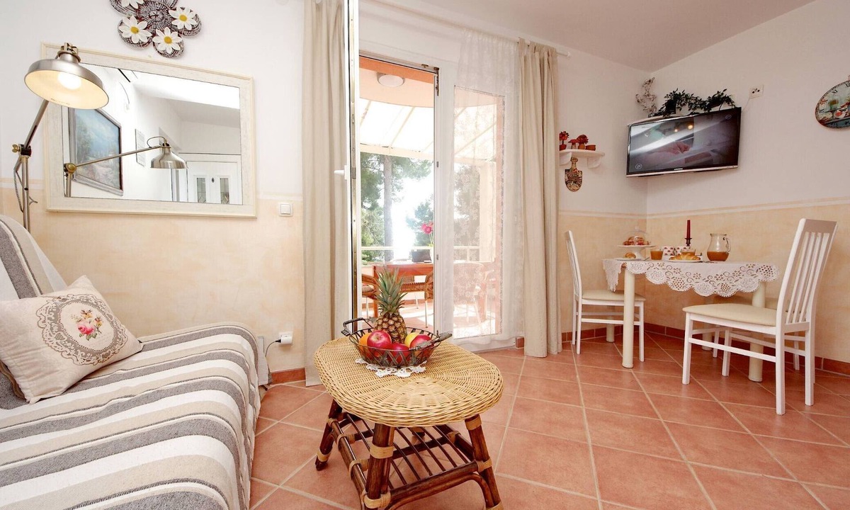 Zavala Apartment | Seafront Apartments Deveron - One Bedroom Apartment with Balcony and Sea View