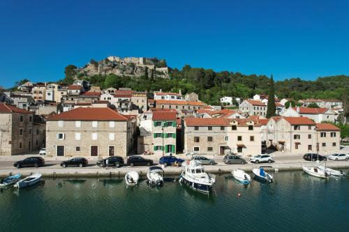 Novigrad Villa | Seafront Stone House Sajbel