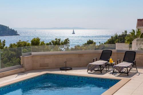 Milna (Brac) Villa | SEAFRONT VILLA for 10 people!
