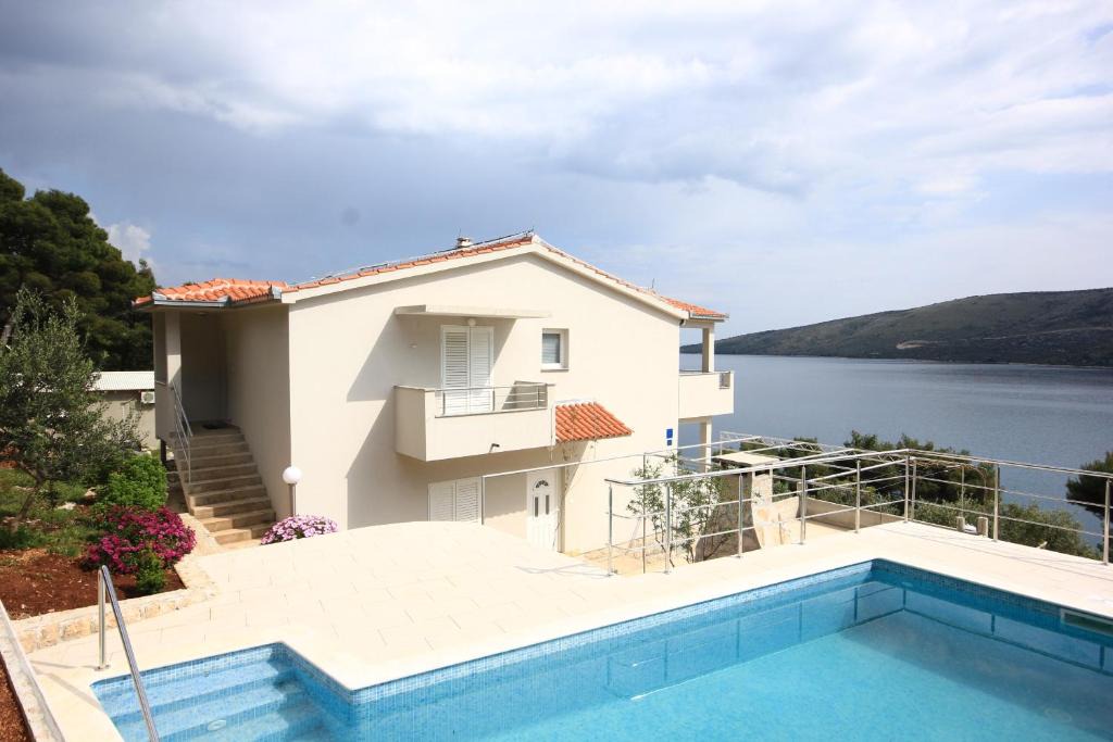 Poljica House | Seaside family friendly house with a swimming pool Poljica, Trogir - 8661