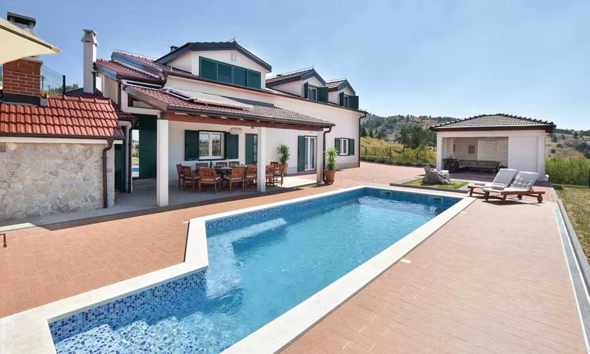Businci House | Seaview Family Villa with Heated Pool