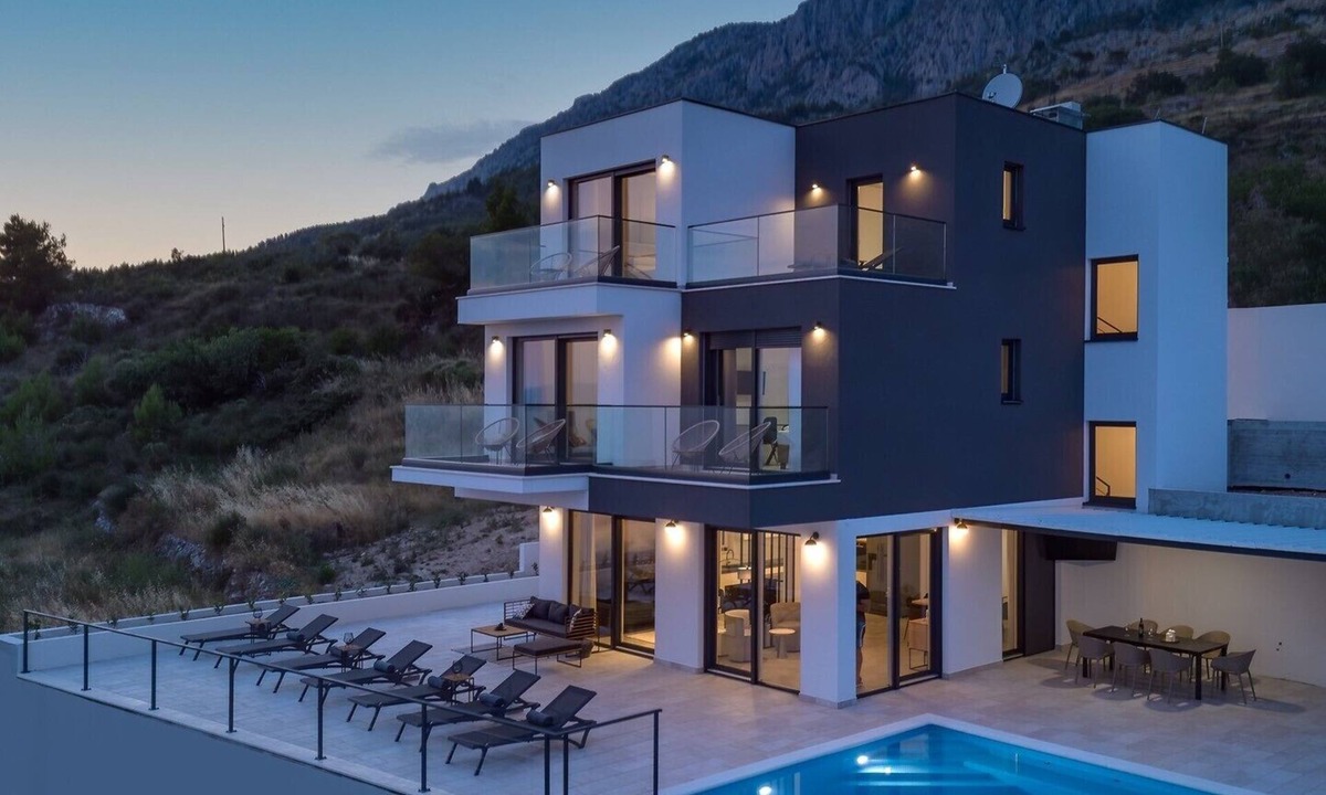 Ruskamen Villa | Seaview Villa Marila with a private heated pool with hydromassage, 3 en-suite bedrooms (6+2 people), 1km from the beach