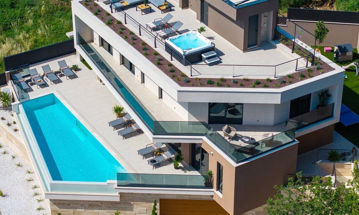 Podstrana Villa | Seaview Villa Allure, Luxurious 4 en-suite bedroom Retreat with panoramic sea views