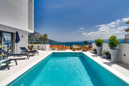 Duce Villa | Seaview villa Mila with 4 en-suite bedrooms, private pool, Finnish sauna, Treadmill, sandy beach 250m