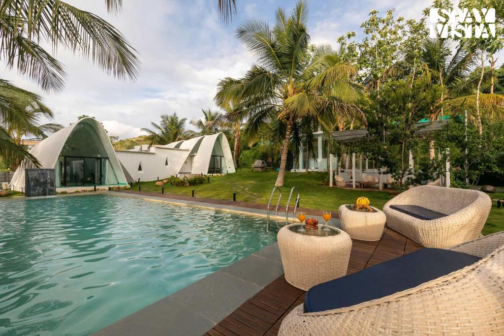 Shrirangapattana Villa | Shwaas by StayVista - 4BHK Villa with Garden & Private Pool