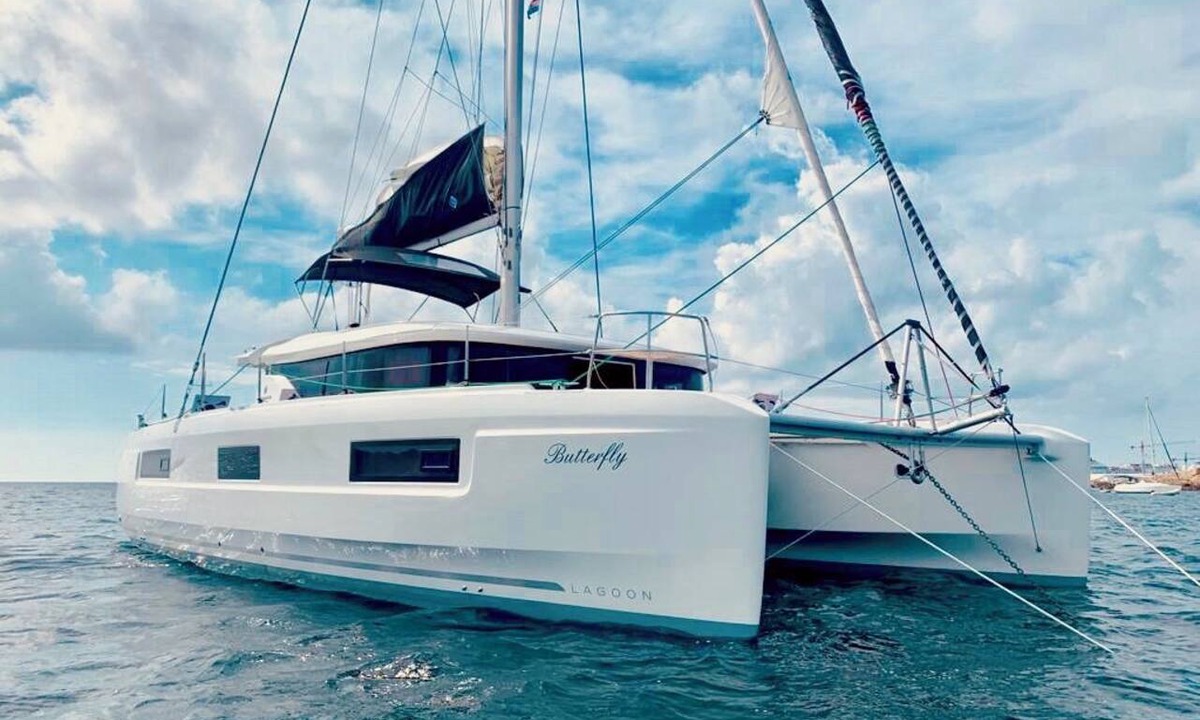 Sibenik Boat Rental | Sibenik Sunshine Sailing: A Luxurious Croatian Beach Experience