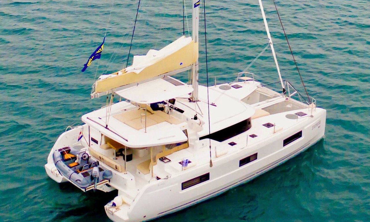 Sibenik Boat Rental | Sibenik Sunshine Sailing: A Luxurious Croatian Beach Experience
