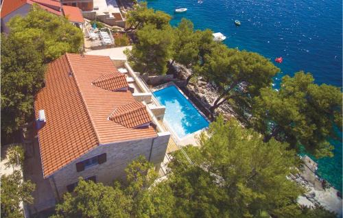 Prizba House | Six-Bedroom Holiday Home In Prizba