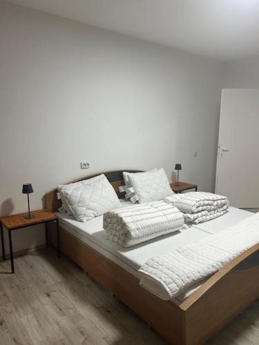 Velika Gorica House | Sleep and Fly room's by Dado & Lela