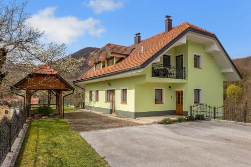 Cerklje ob Krki Apartment | Šmajdek Farm Stay near Thermal Spas & Nature Park
