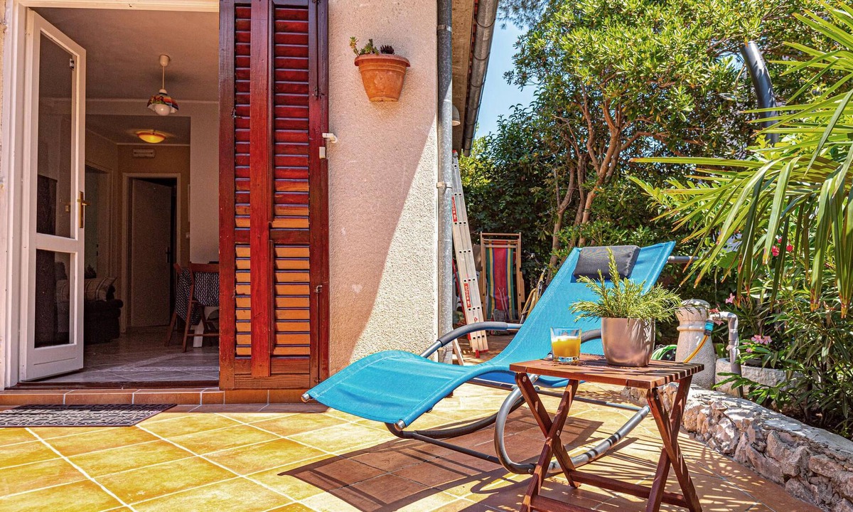 Jadrija House | Small cottage furnished with style is located in Jadrija, a resort between Sibenik and Vodice.