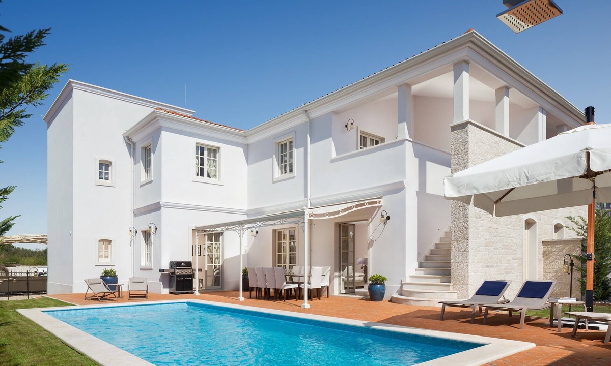 Lanterna Villa | Spacious 4-bedroom villa Bianca by Casa del Sole in charming Vabriga with pool.