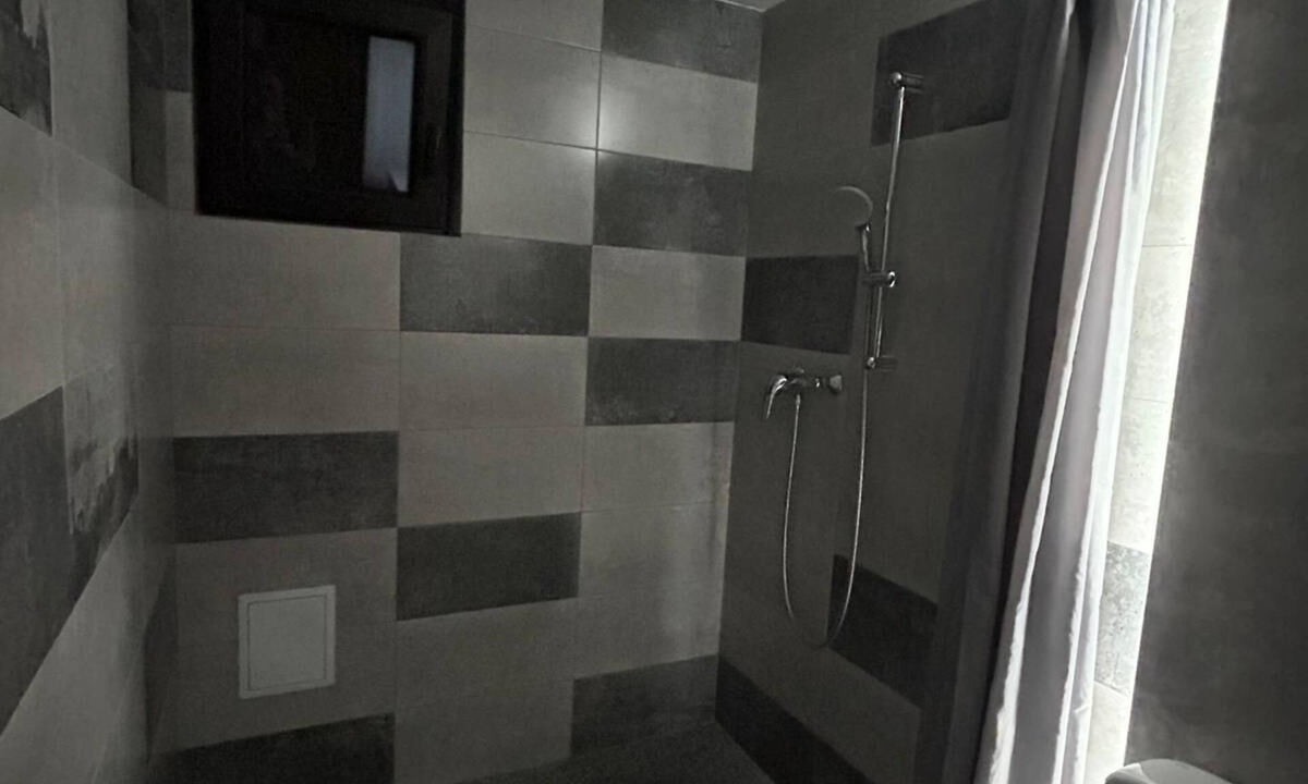 Costinesti House | Spacious 6-bedroom building in pleasant Costinești with AC