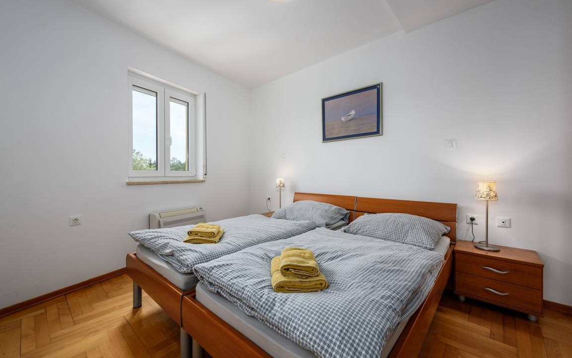 Monterol Apartment | Spacious apartment near the sea
