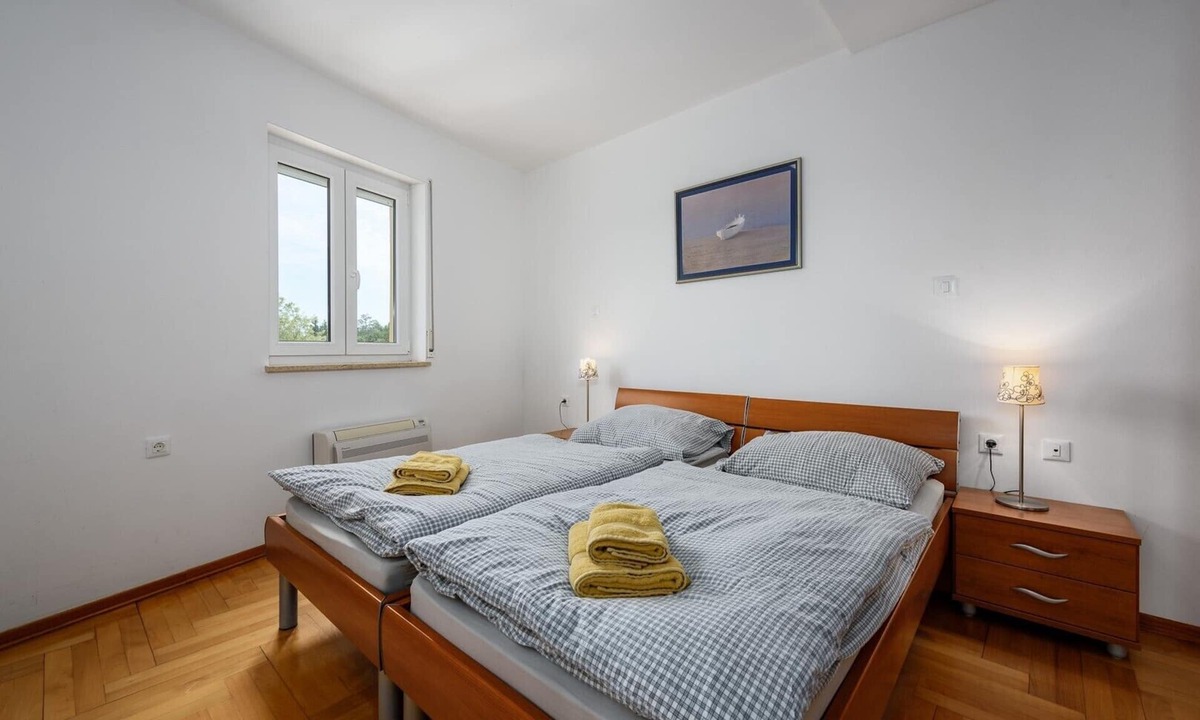 Monterol Apartment | Spacious apartment near the sea Adria B11