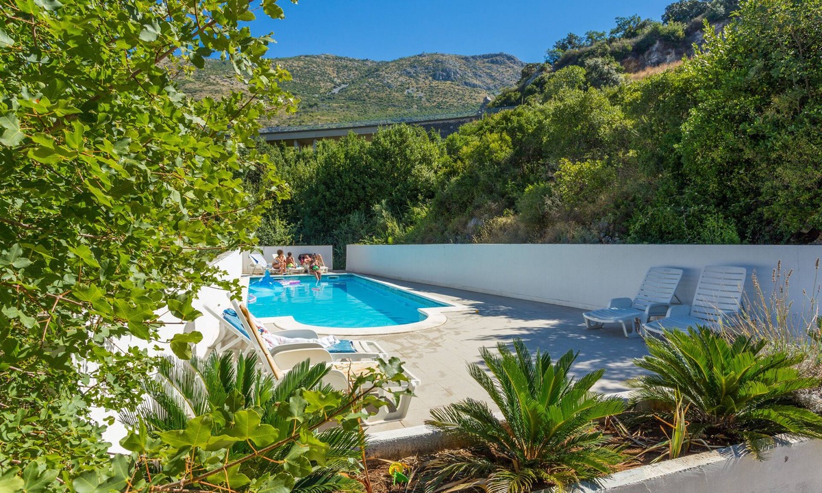 Cavtat Apartment | Spacious Family Apartment With Pool