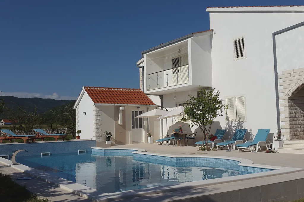 Neoric Apartment | Spacious Villa in Neoric with Pool