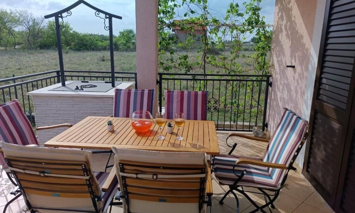 Podgradina Villa | Spacious Villa near Zadar & Nin with Garden & BBQ