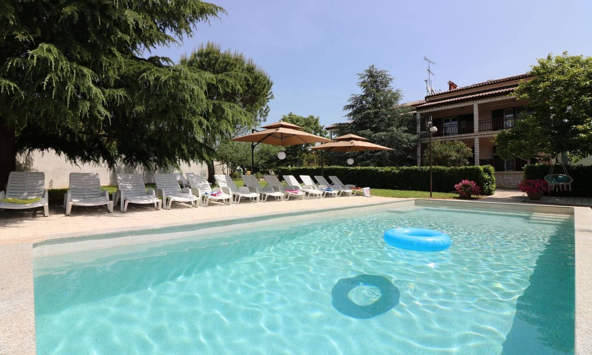 Antonci Apartment | Special apartment with pool, cot, garden, barbecue, children's playground, parking space