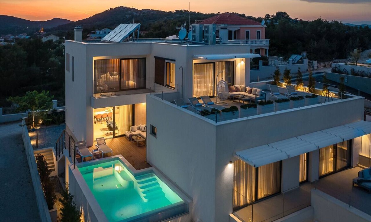 Jezera Villa | Special Offer | Villa Luxor | 4 Bedrooms | Heated Pool & Spa