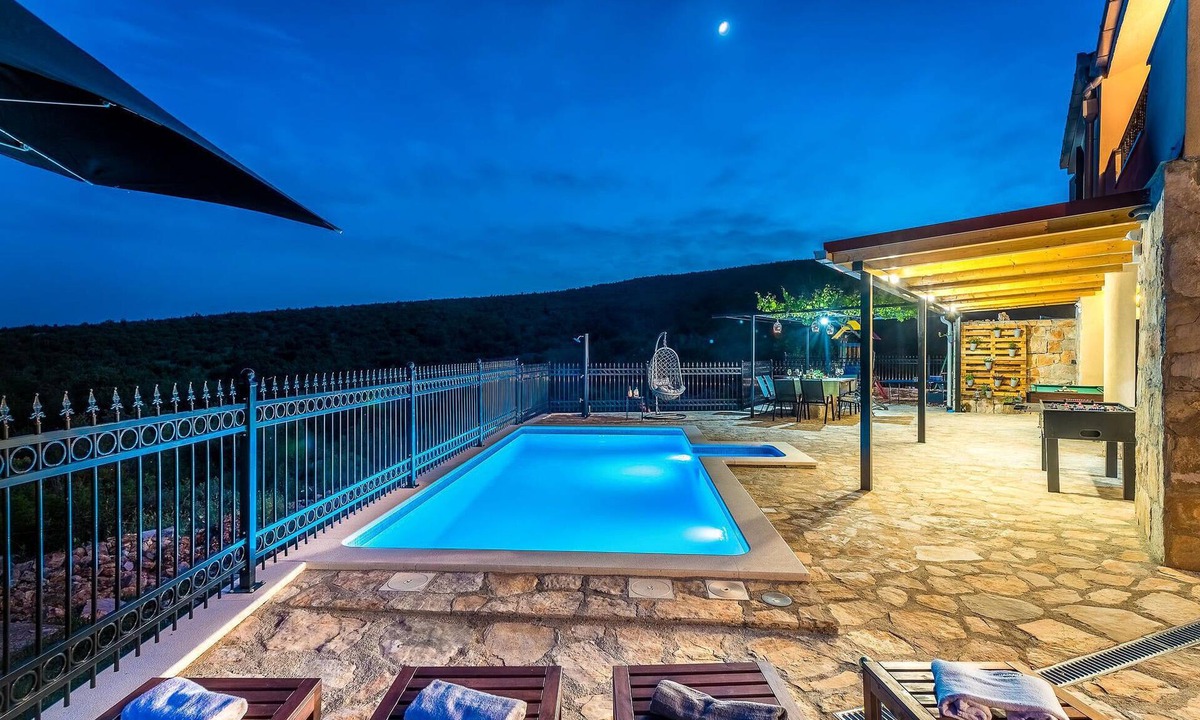 Lecevica House | Spend a relaxing vacation in the peaceful hinterland of Dalmatia, surrounded by beautiful nature.