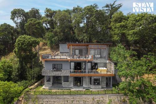 Ramgarh Villa | StayVista's Barkat Villa - Ramgarh - 5BHK with Mountain View & Jacuzzi